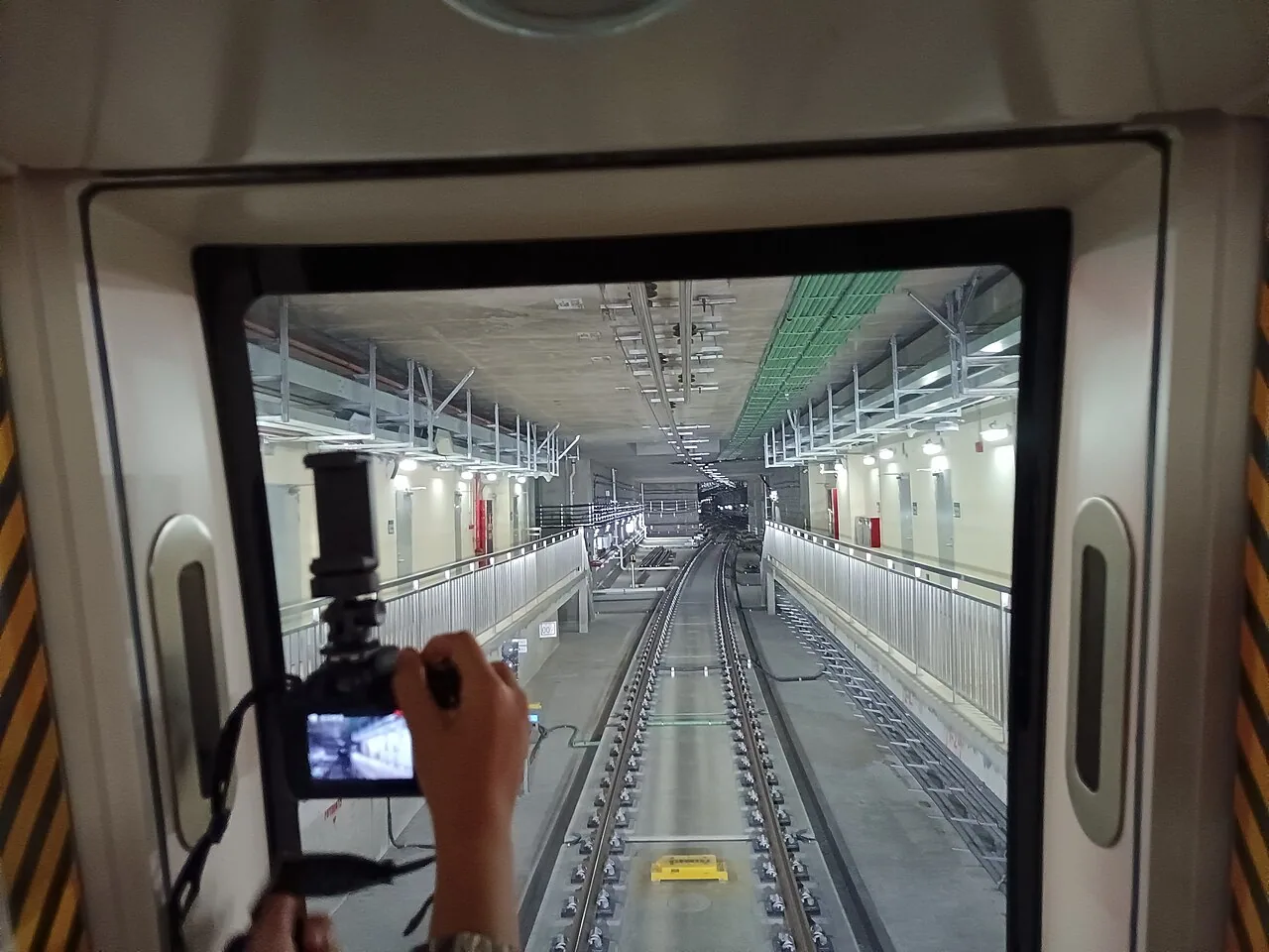 The view forward through the end window of a Shenzhen Metro Line 13 train, looking down the tunnel track ahead